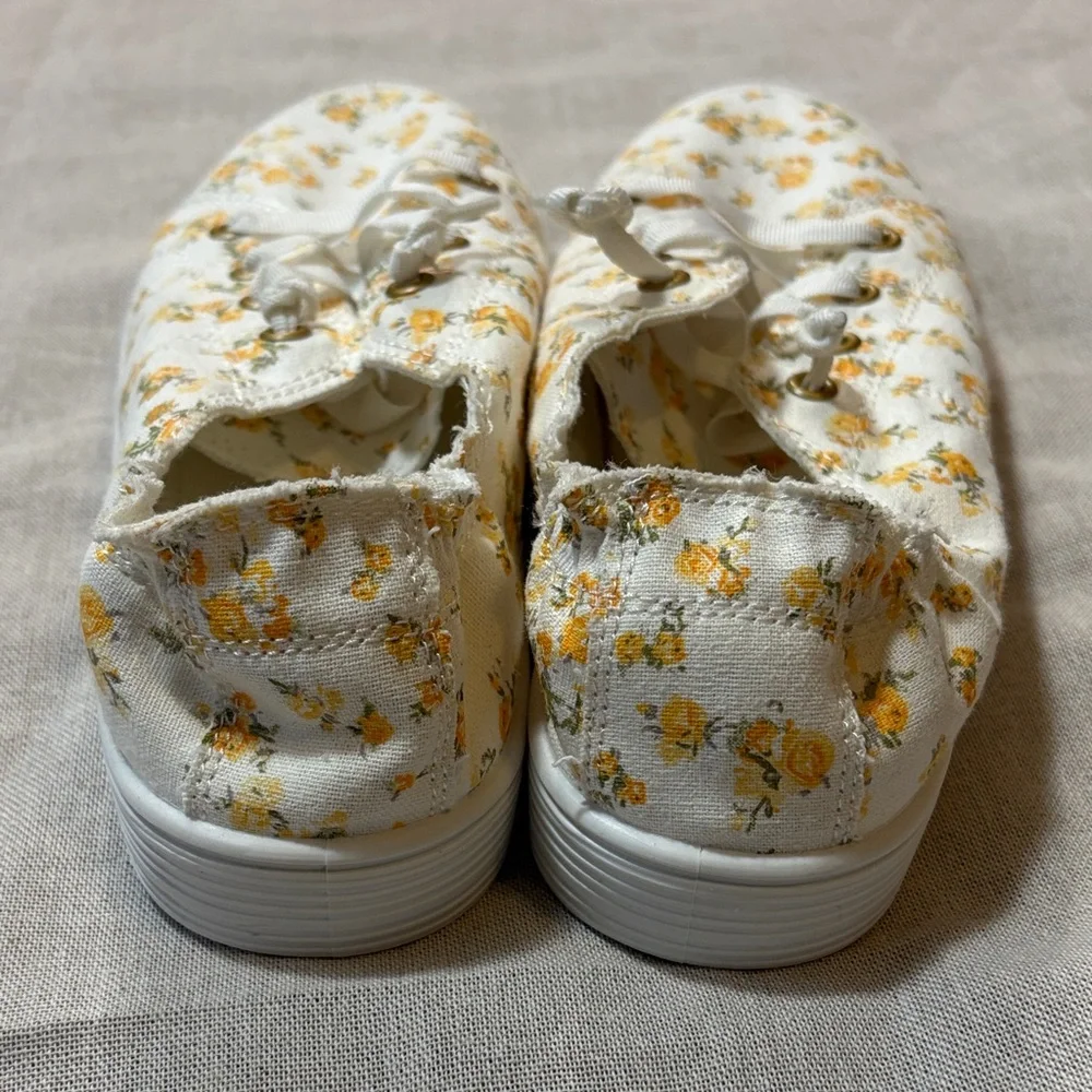 Madden Girl Marissa Floral‎ Canvas Slip on Sneakers White Orange size 8.5
